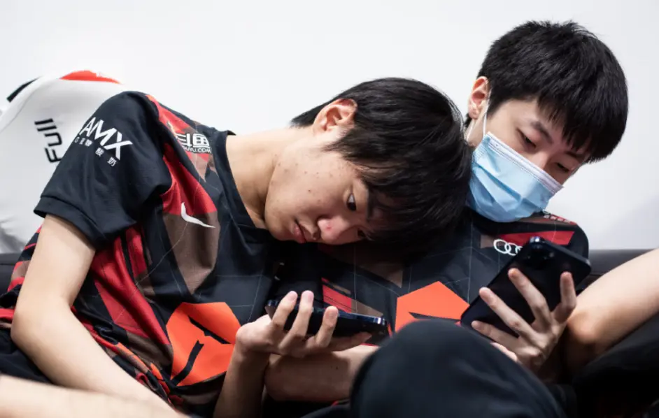 开云下载-关于TES轻取T1，Tarzan关键团战开团秒人焦点之战全球总决赛，成为赛场最大亮点的信息