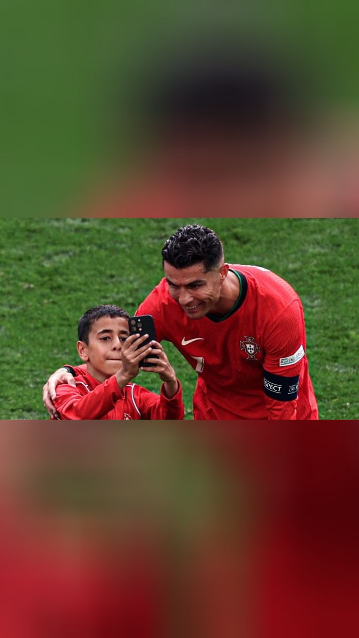 包含欧洲杯足球盛事展现魅力，球迷迷失在足球世界的词条