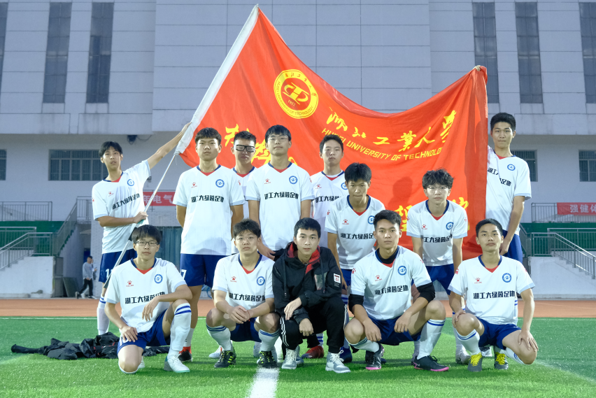 夺冠之路凶险重重，球员拼搏斗志昂扬