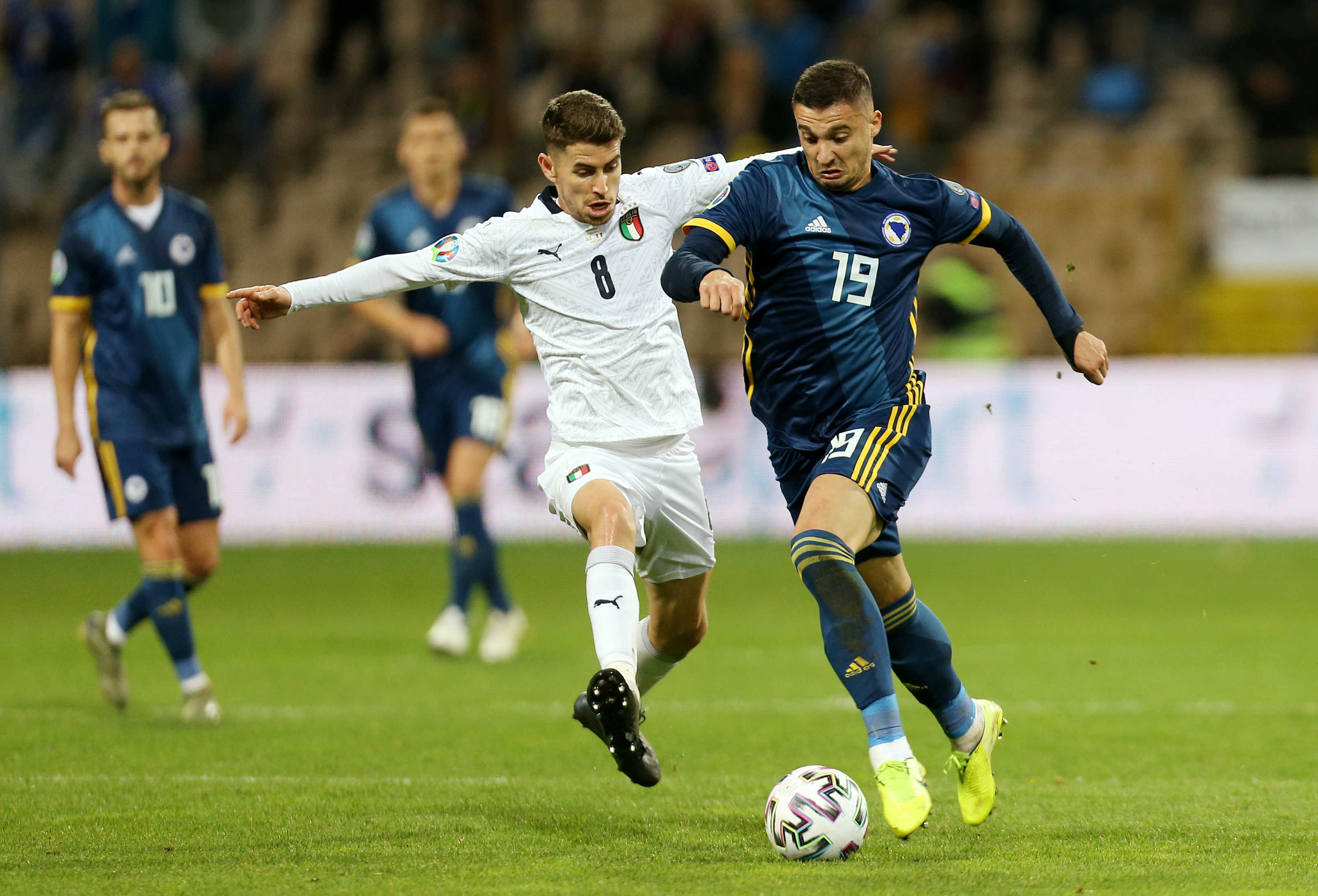 包含瑞士力克门，晋级欧预赛淘汰赛的词条