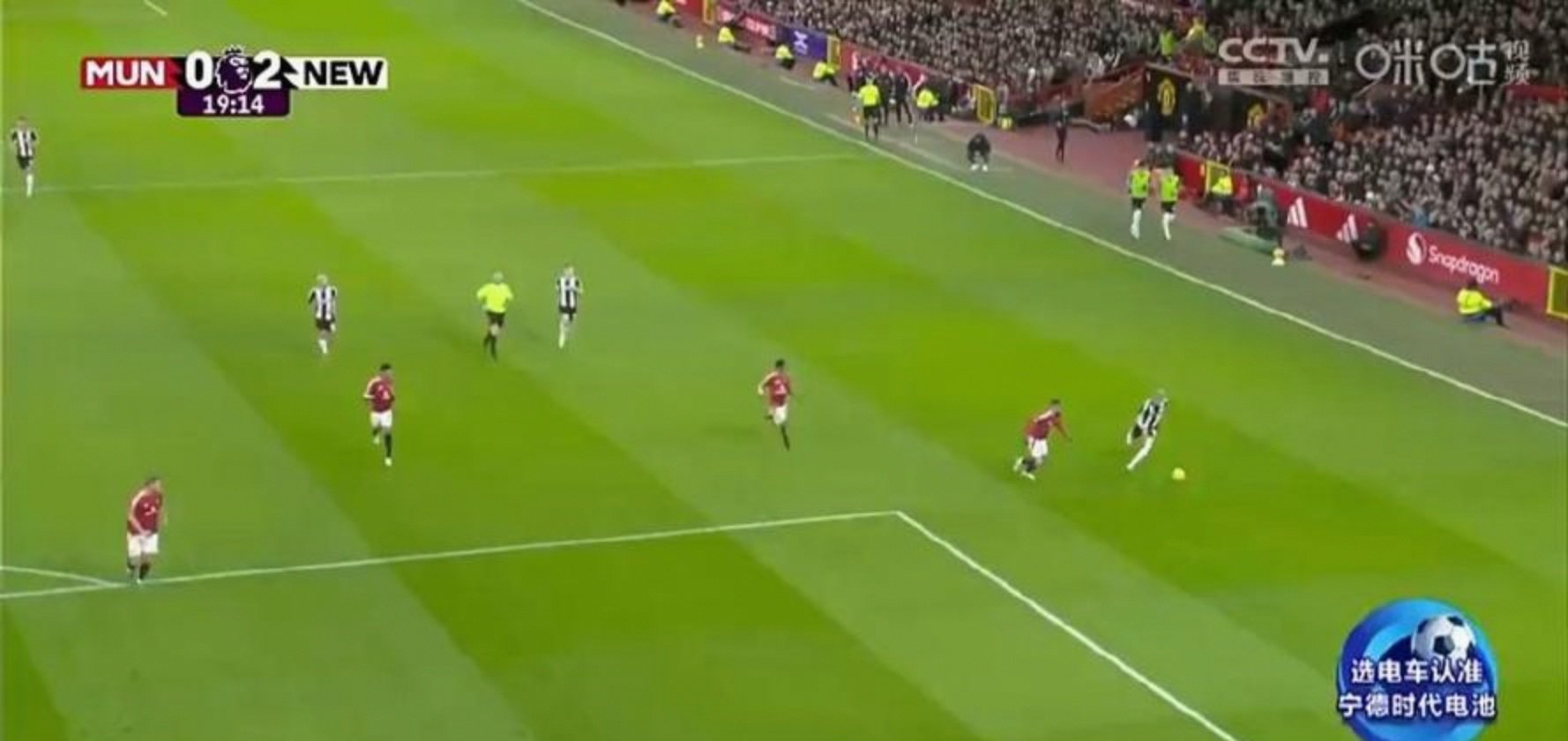 曼联后卫失误连连，球队防线薄弱