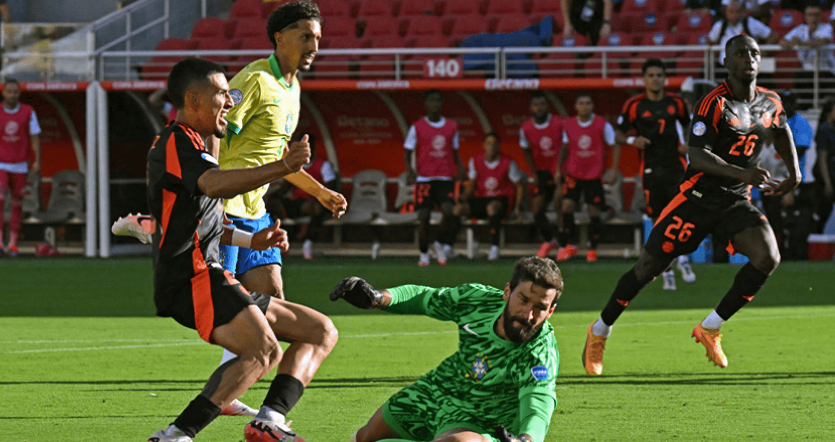 阿根廷队在比赛中取胜，惊险晋级