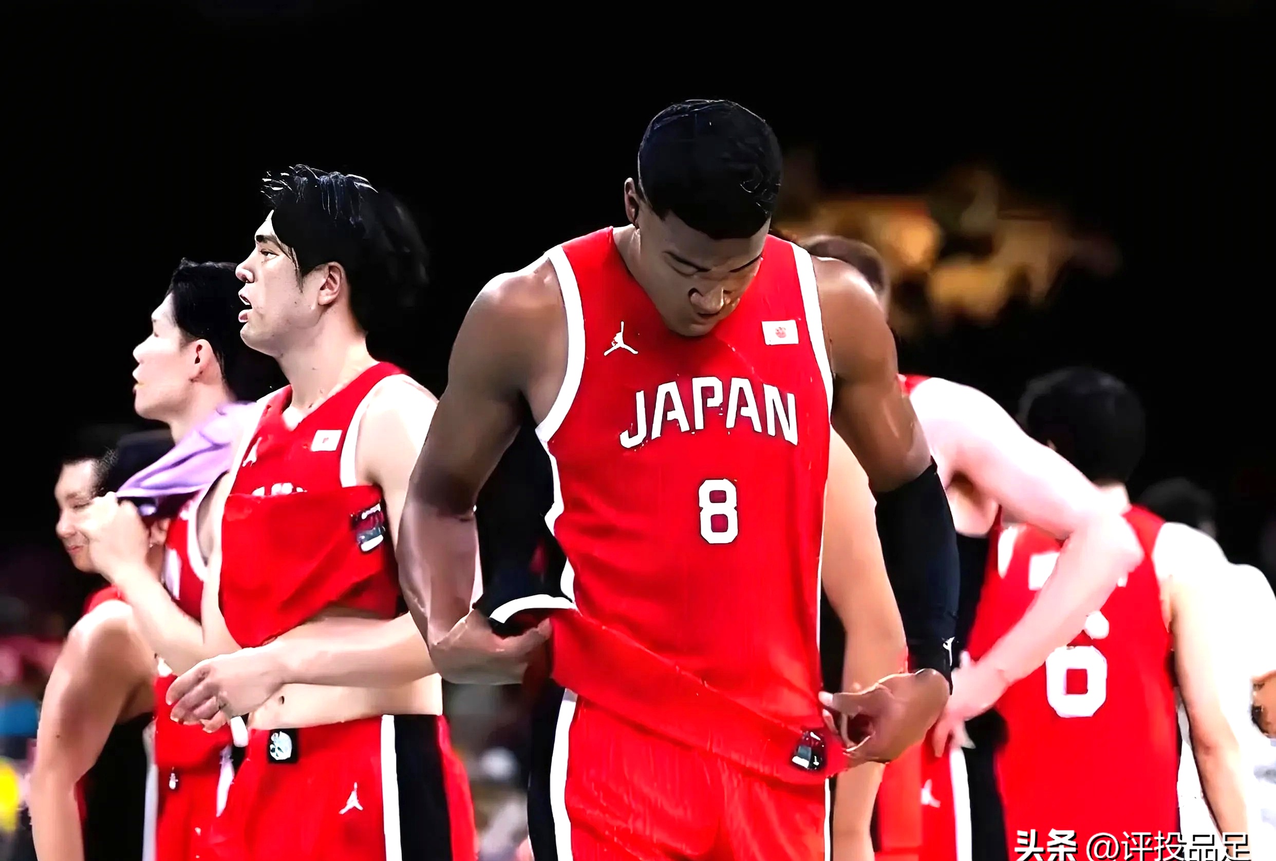 关于连入两球！球员个人实力再次在比赛中得到彰显的信息