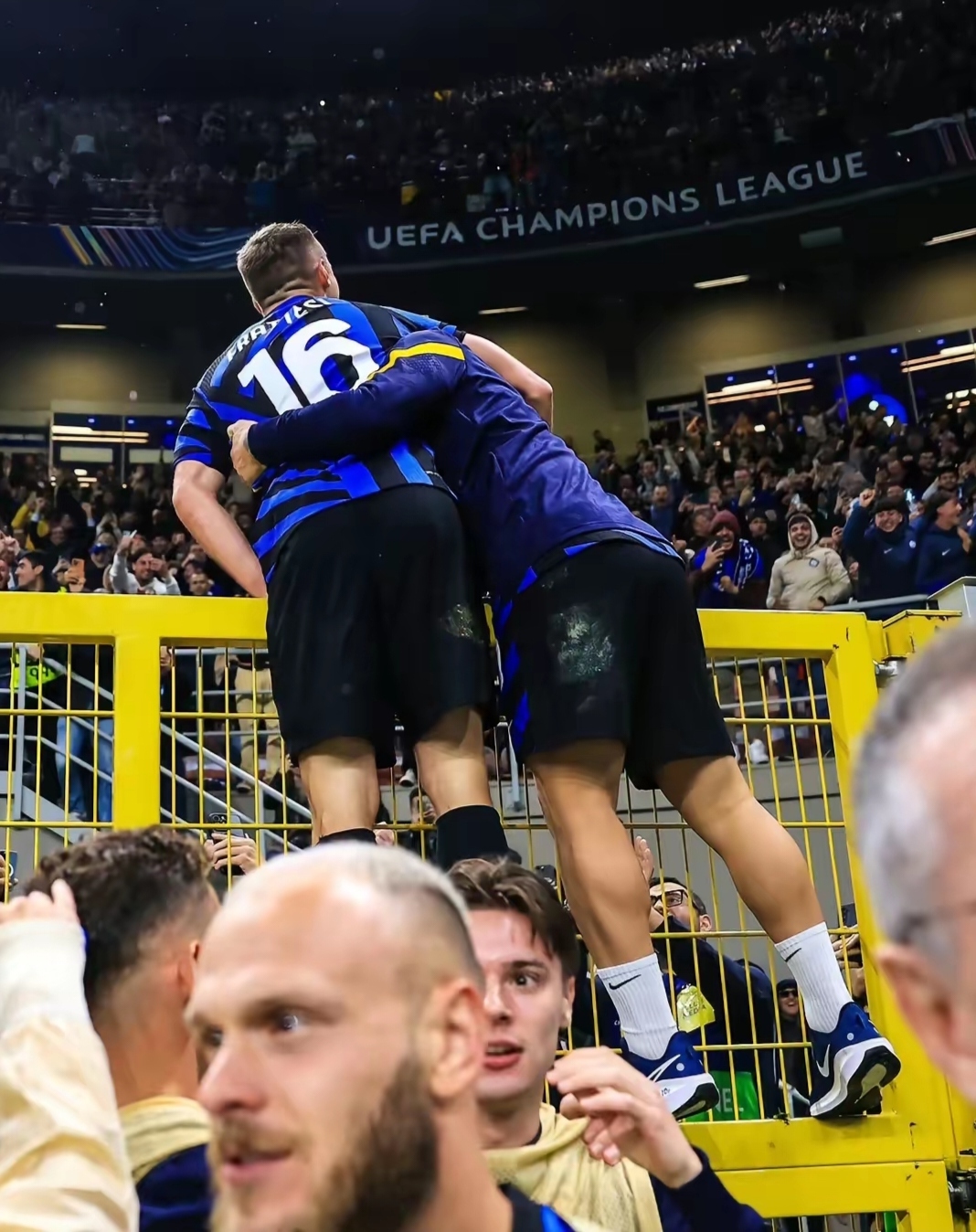 包含阿森纳逆转切尔西，阿圭罗统治全场的词条