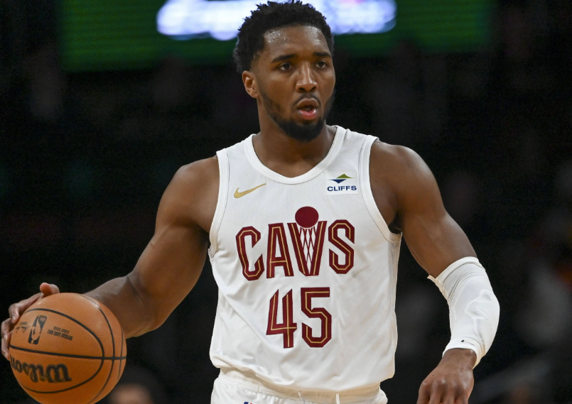 包含热火轻取太阳，米切尔刷新纪录的词条