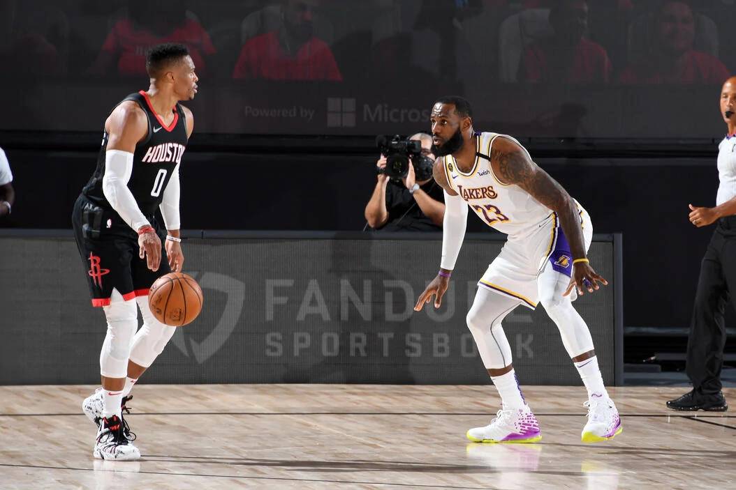 包含瑞典队鏖战奥地利队，马龙统治全场的词条