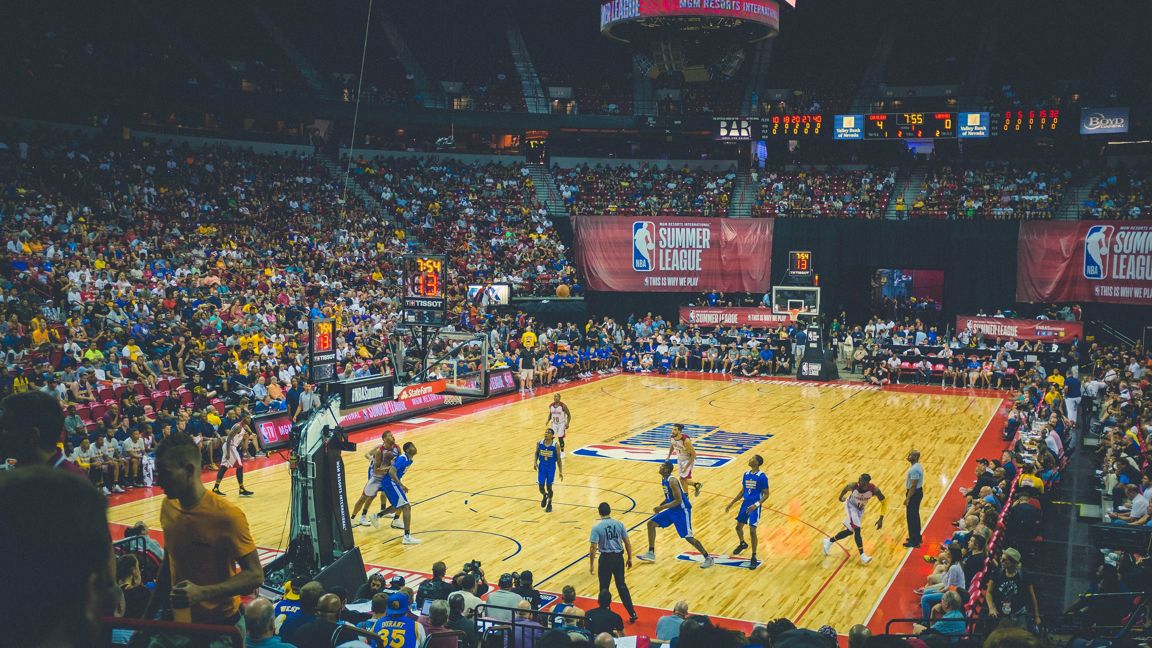 欧冠半决赛焦点战，奇才鏖战火箭，一场载入史册的战术博弈